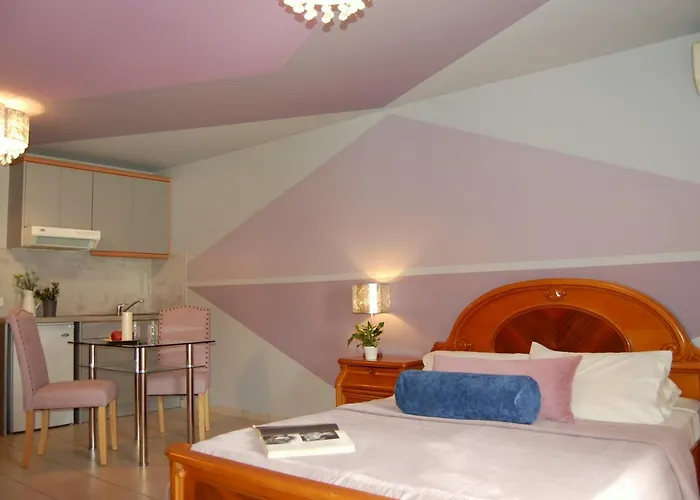 Aparthotel Alkyoni & 3*